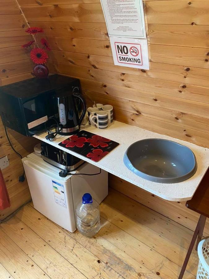 Meadow Glamping Hotell Carmarthen Exteriör bild